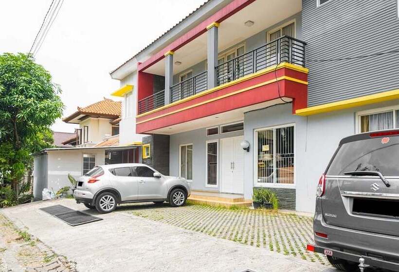 بنسيون Reddoorz Near Siloam Karawaci 3