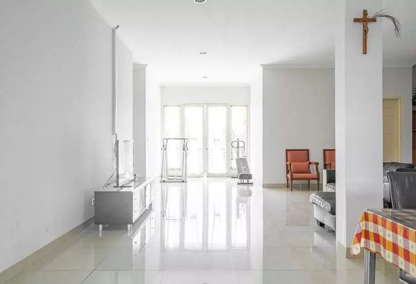 Majatalo Reddoorz Near Siloam Karawaci 3