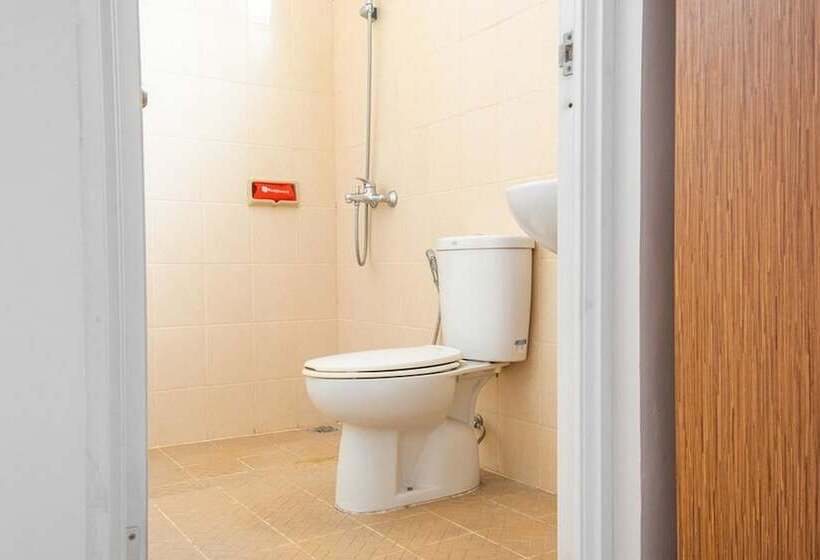 بنسيون Reddoorz Near Siloam Karawaci 3