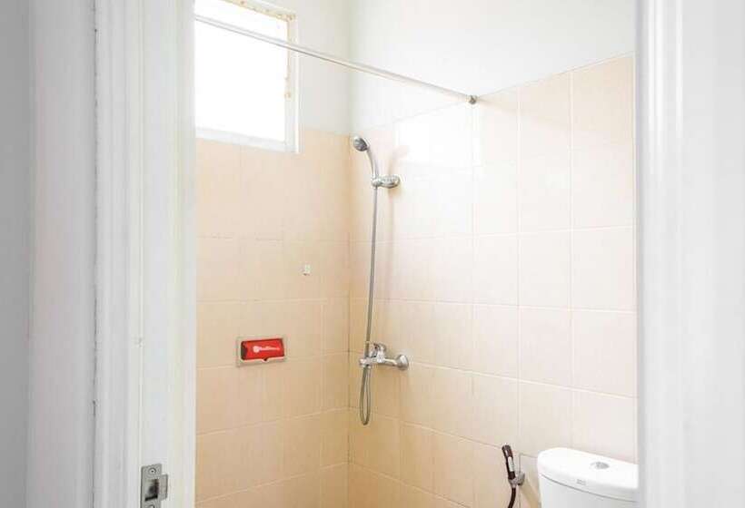 بنسيون Reddoorz Near Siloam Karawaci 3