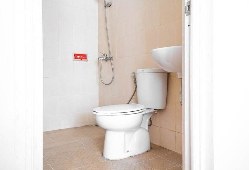 بنسيون Reddoorz Near Siloam Karawaci 3