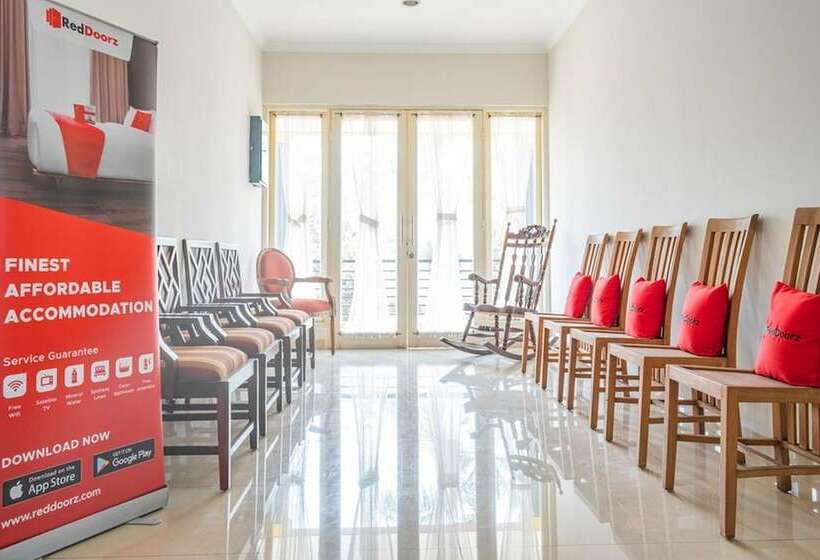 بنسيون Reddoorz Near Siloam Karawaci 3