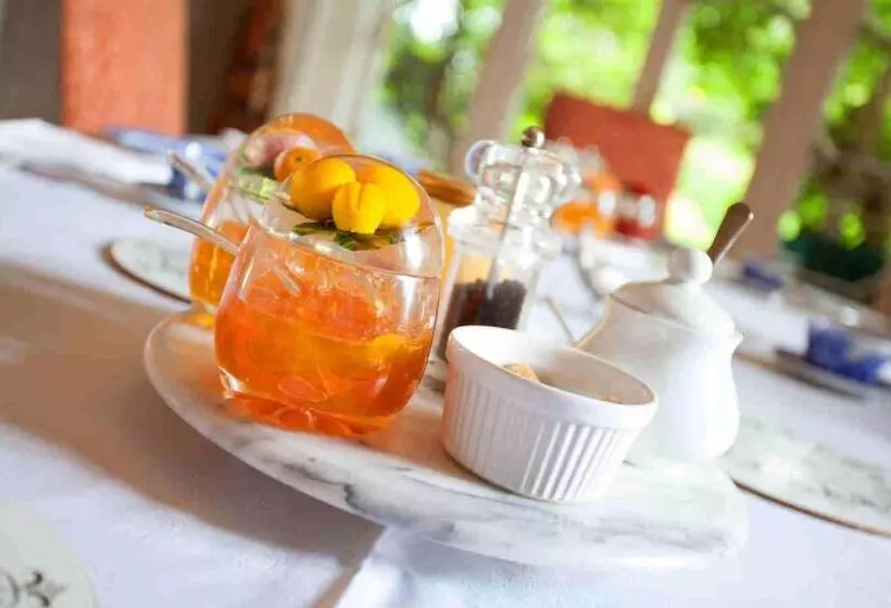 Bed and Breakfast Hollybank House