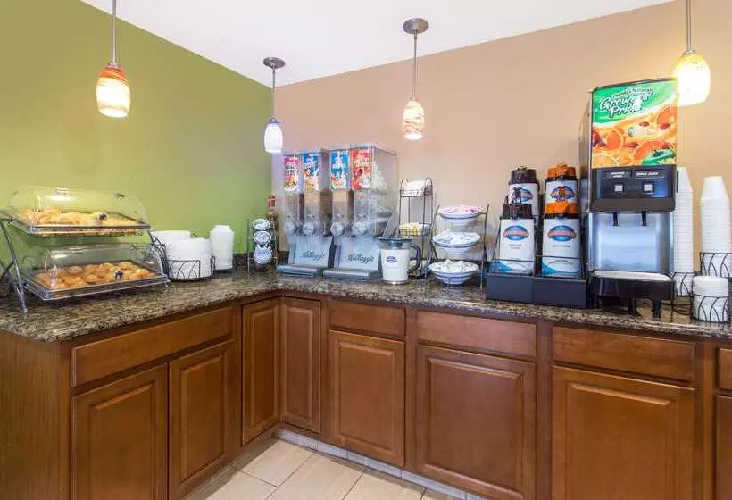 酒店 Baymont By Wyndham Waukesha