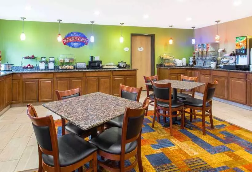 酒店 Baymont By Wyndham Waukesha