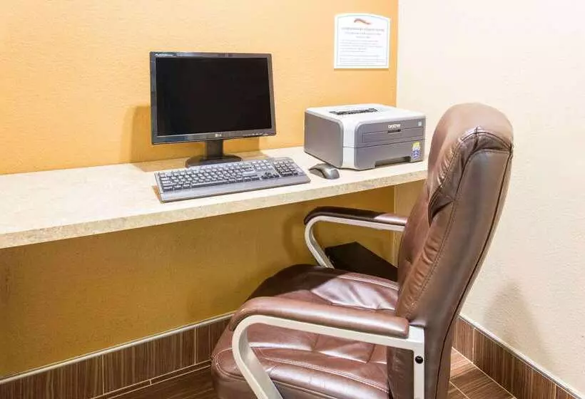 酒店 Baymont By Wyndham Waukesha