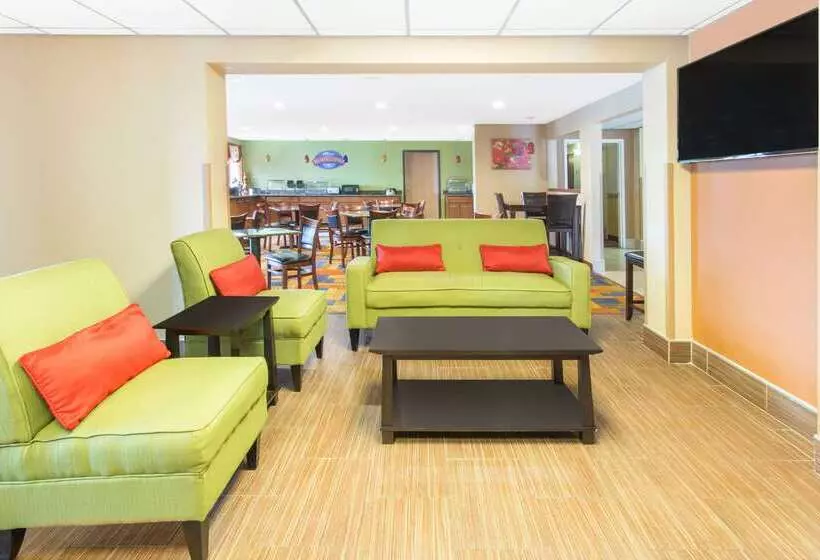 酒店 Baymont By Wyndham Waukesha