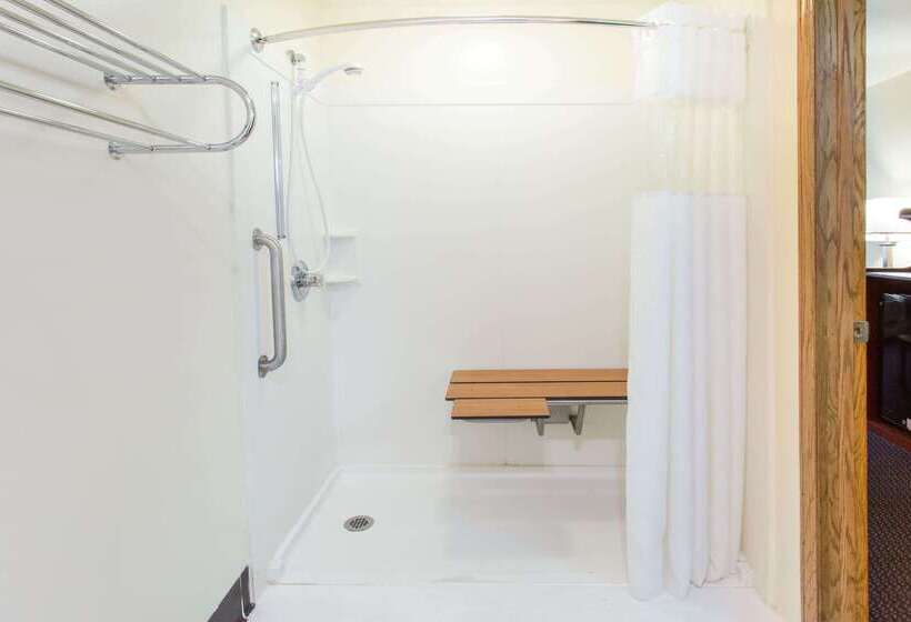 Отель Baymont By Wyndham Waukesha