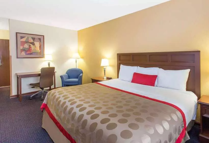 酒店 Baymont By Wyndham Waukesha