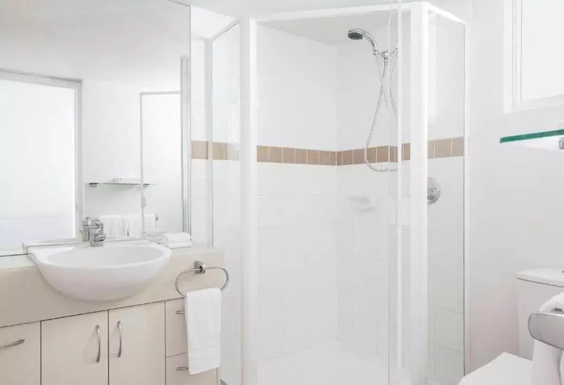 Отель Breakfree Alexandra Beach