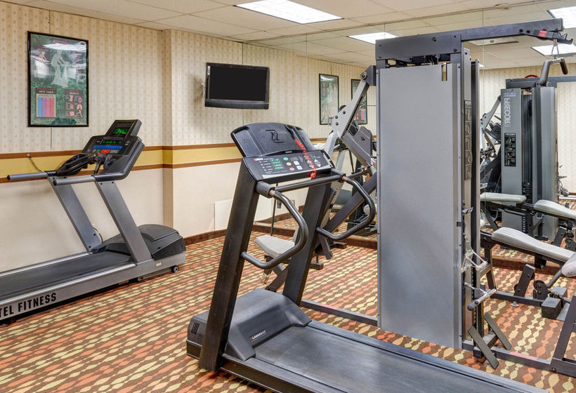 فندق Clarion Inn & Fundome - College Park