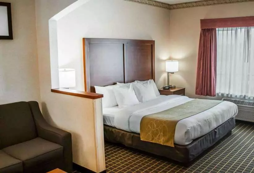 Отель Comfort Suites Portland Southwest