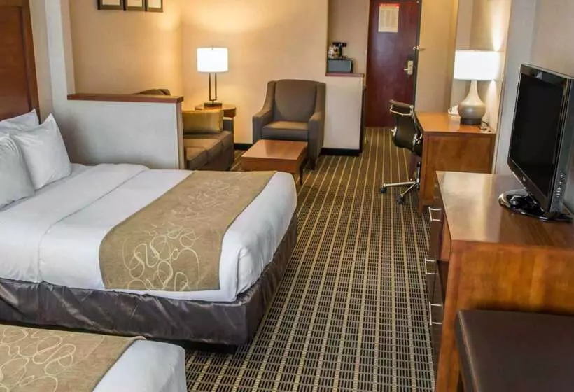Отель Comfort Suites Portland Southwest