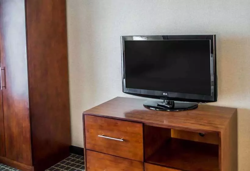 Отель Comfort Suites Portland Southwest