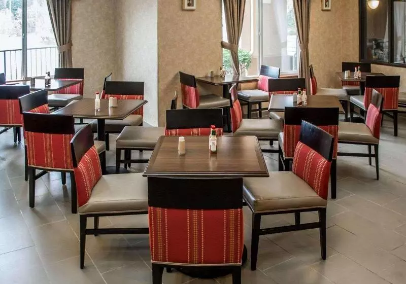 Отель Comfort Suites Portland Southwest