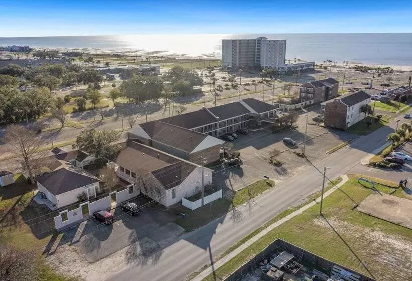 ホテル Edgewater Inn   Biloxi Beach