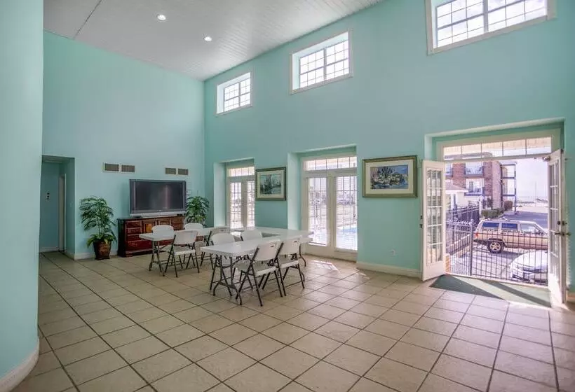 ホテル Edgewater Inn   Biloxi Beach