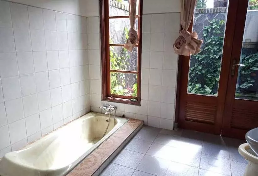 Отель Enjung Beji Resort