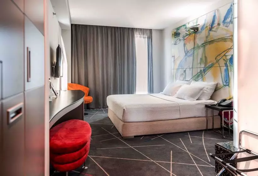 هتل Golden Tulip Zira Belgrade