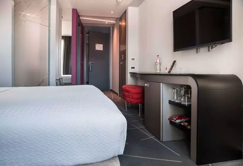 هتل Golden Tulip Zira Belgrade