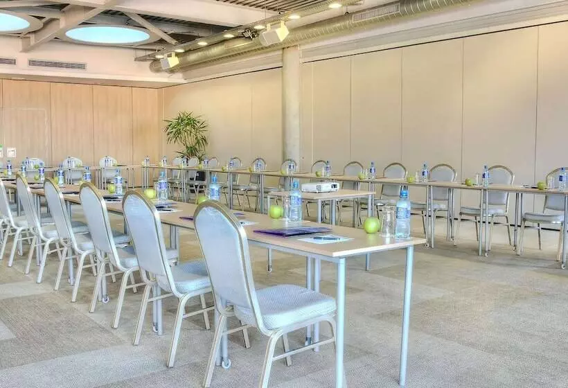 هتل Golden Tulip Zira Belgrade