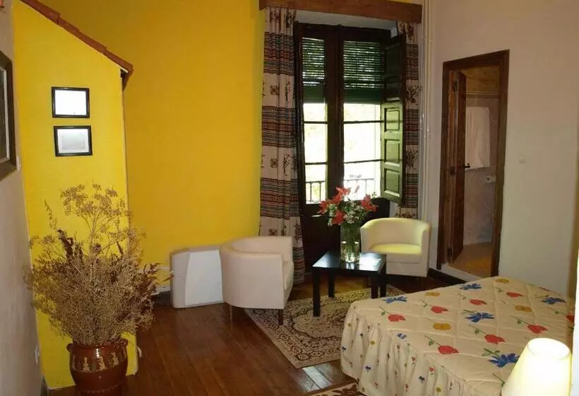 هتل Gran Posada La Mesnada