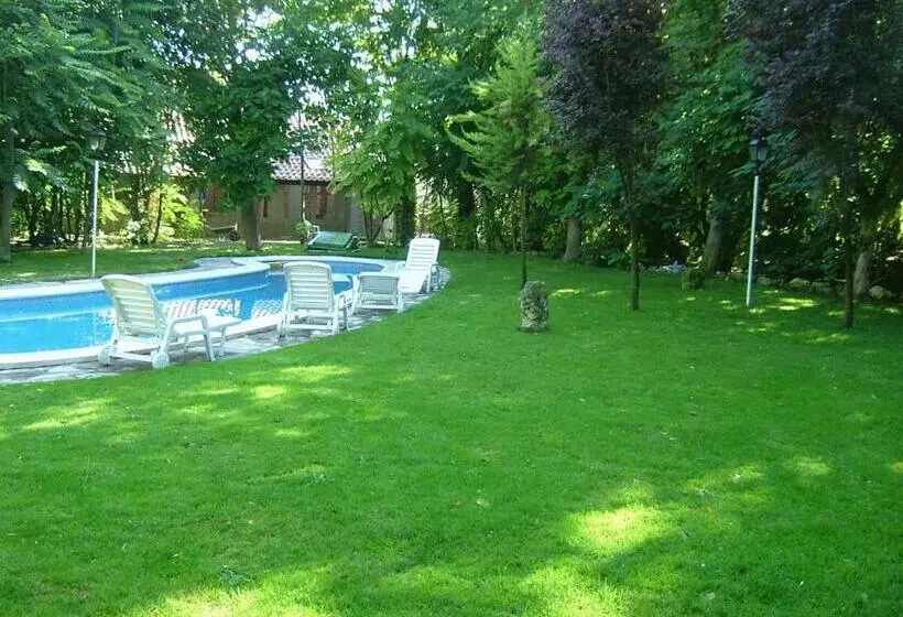 هتل Gran Posada La Mesnada