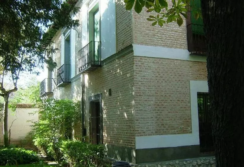 هتل Gran Posada La Mesnada