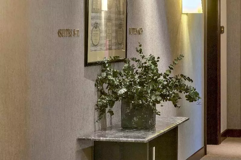 Отель Kefalari Suites