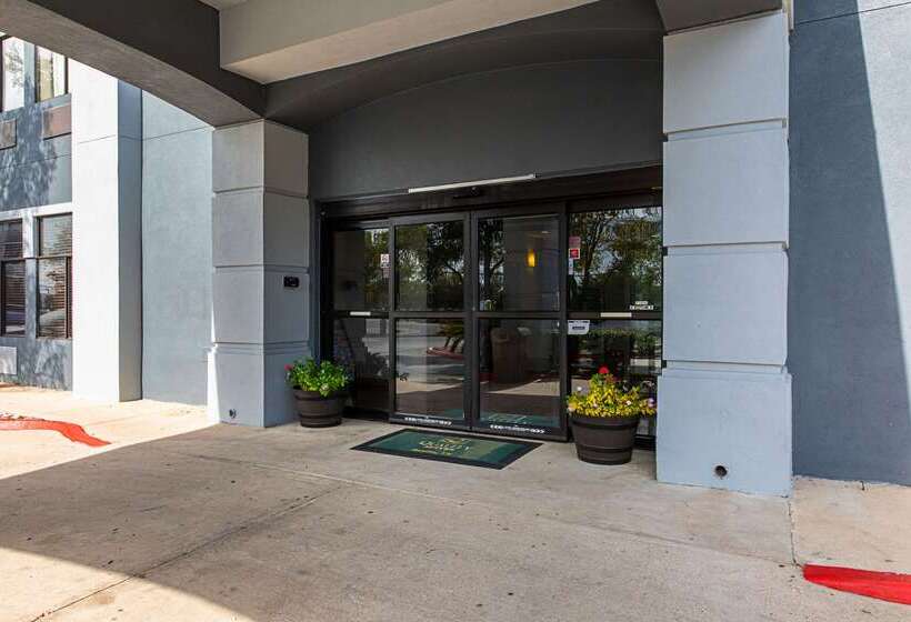 فندق Quality Suites