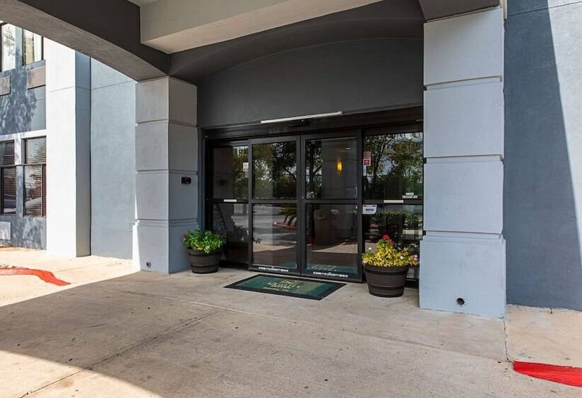 فندق Quality Suites