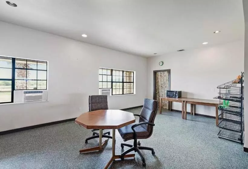 OYO Hotel Junction TX I-10