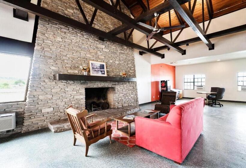 OYO Hotel Junction TX I-10