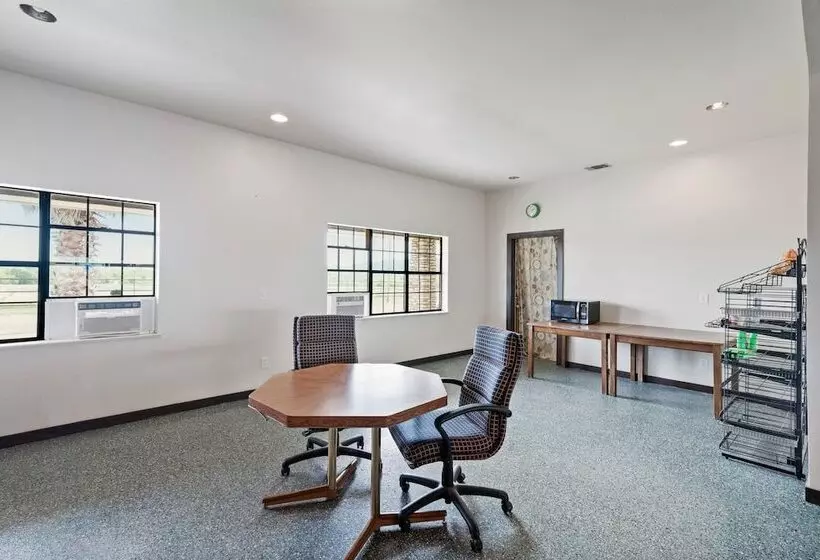 OYO Hotel Junction TX I-10