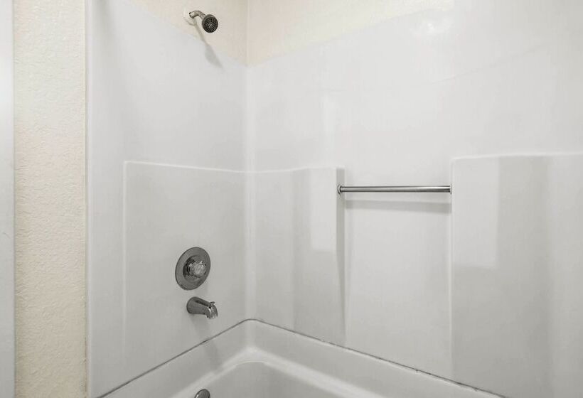 OYO Hotel Junction TX I-10