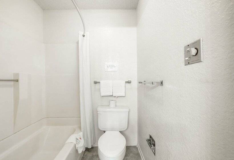 OYO Hotel Junction TX I-10