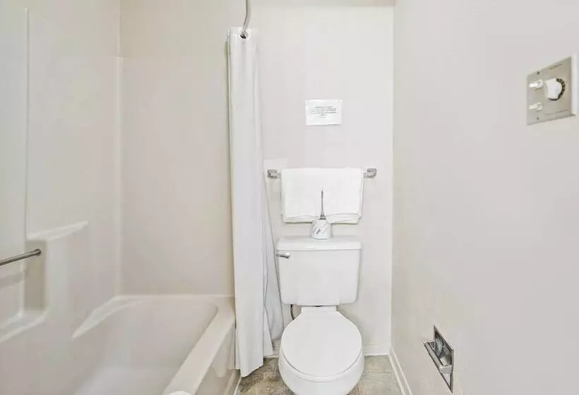 OYO Hotel Junction TX I-10