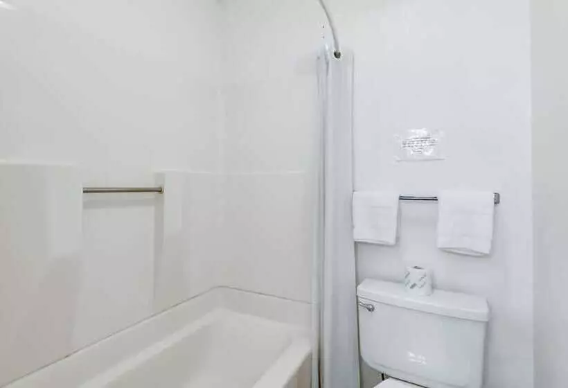 OYO Hotel Junction TX I-10