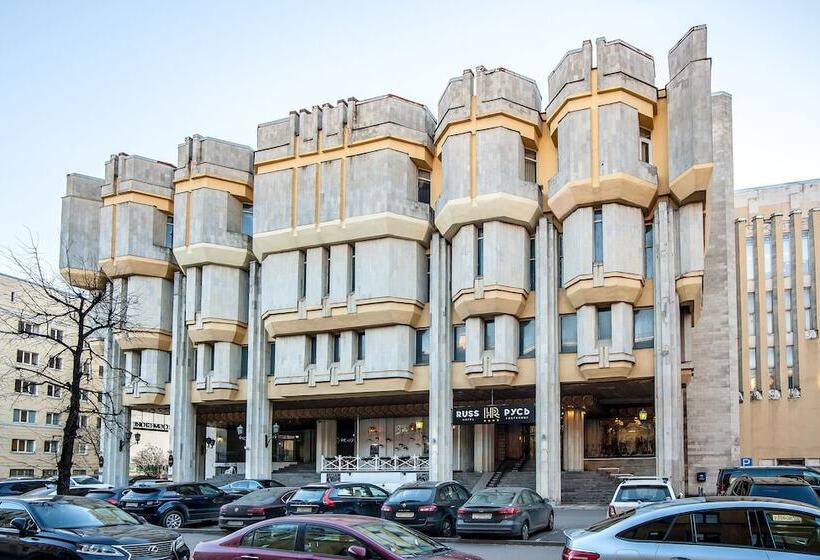 בית מלון כפרי Russ