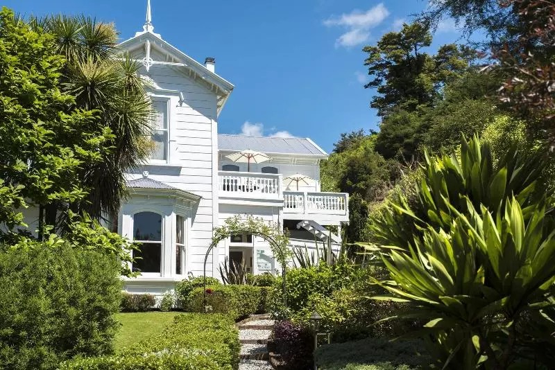 Отель Sennen House Boutique Accommodation