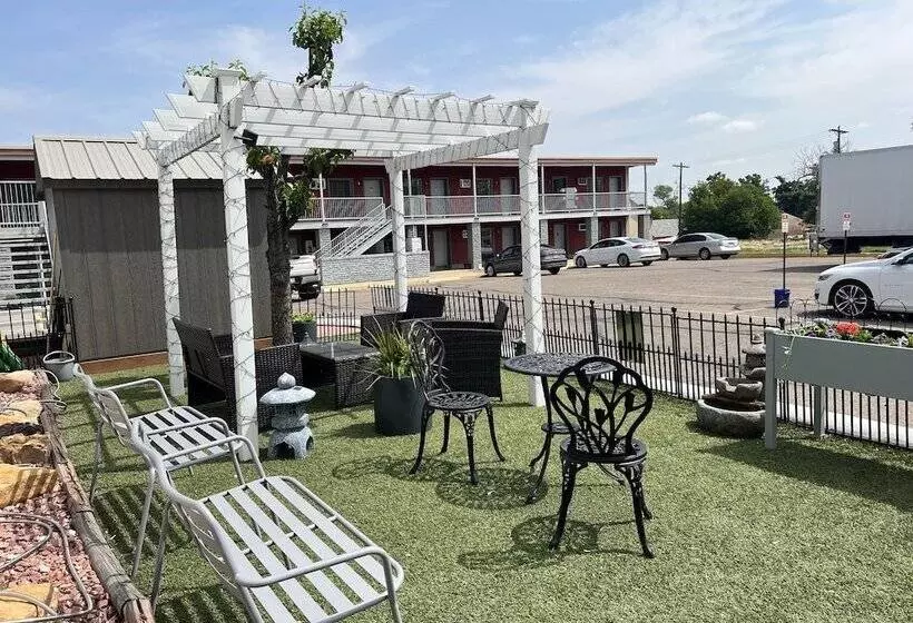 Мотель Midtown Inn & Suites