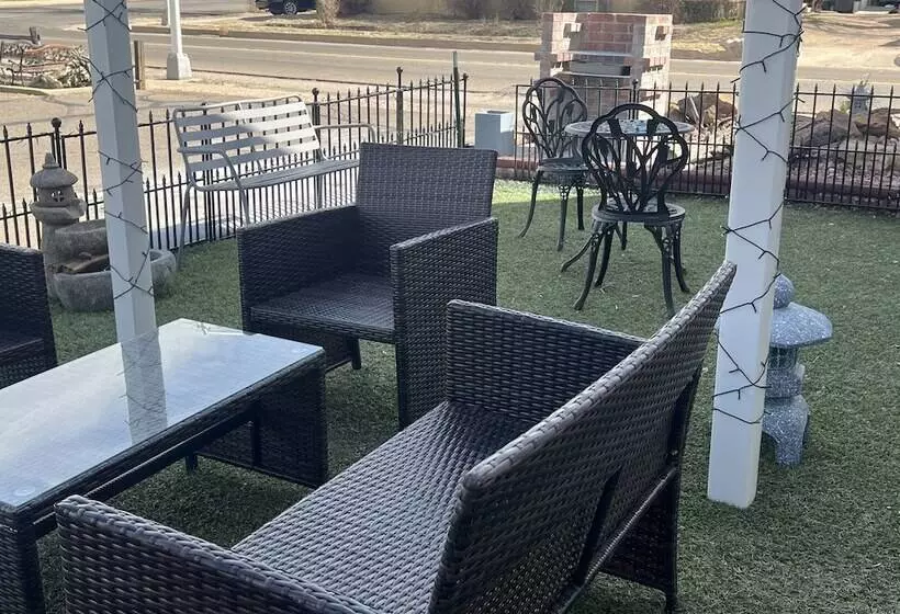 Мотель Midtown Inn & Suites