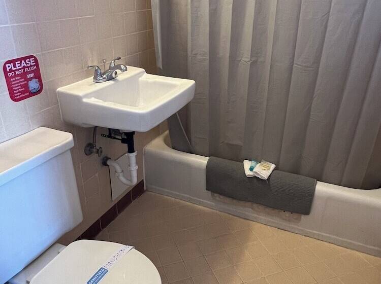 فندق على الطريق Midtown Inn & Suites