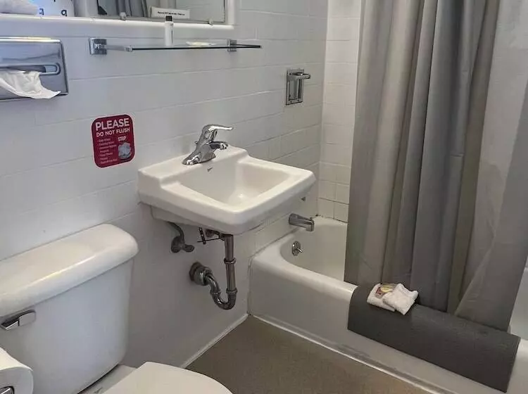 Мотель Midtown Inn & Suites