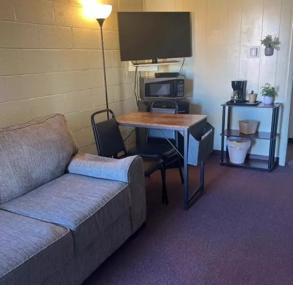 Мотель Midtown Inn & Suites