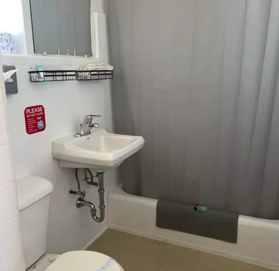 Мотель Midtown Inn & Suites