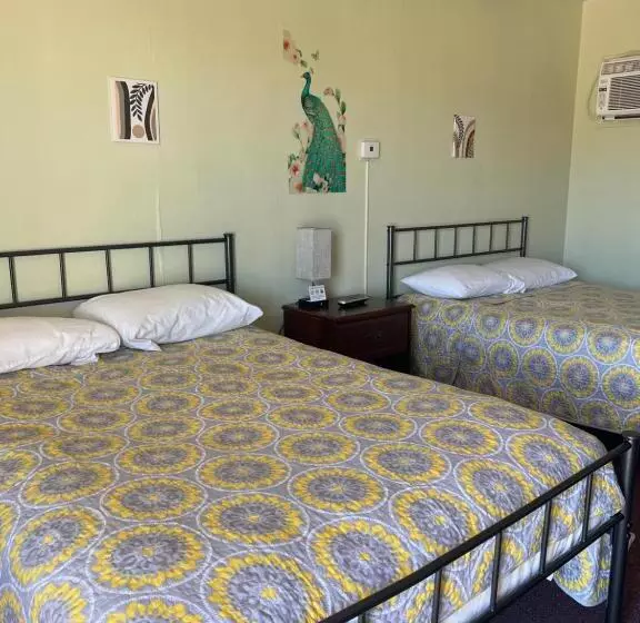 Мотель Midtown Inn & Suites