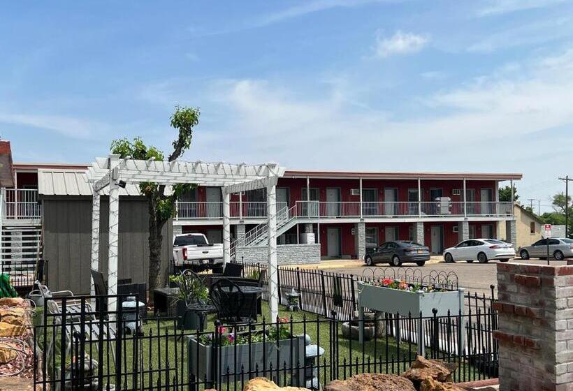 فندق على الطريق Midtown Inn & Suites