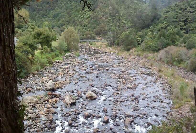 בית מלון כפרי Athenree Hot Springs & Holiday Park