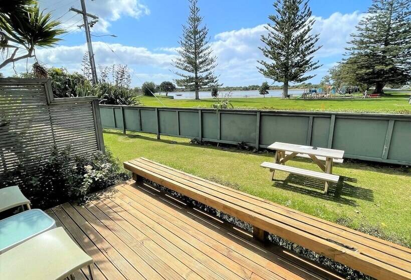 בית מלון כפרי Athenree Hot Springs & Holiday Park